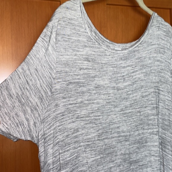 Simple tee - Picture 2 of 3